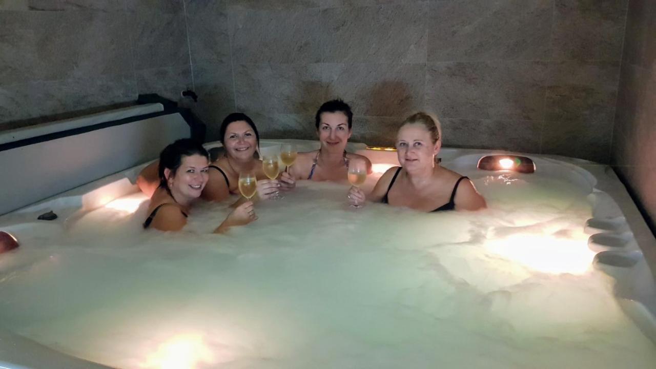 Statek 3 - Wellness & Spa Hotel Hluboká nad Vltavou Eksteriør billede